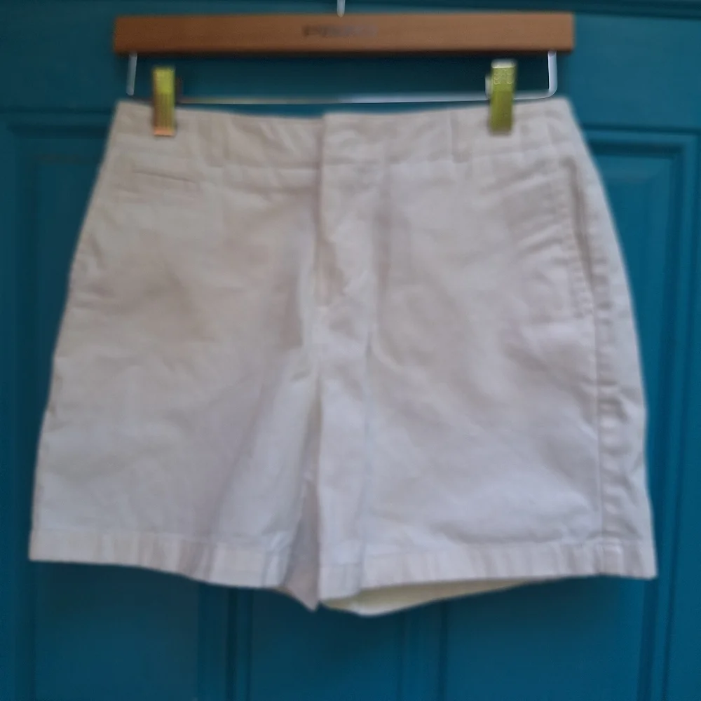Preppy Chic Shorts White Cotton Dress Shorts with Side Pockets and Zipper Fly - Picture 2 of 6